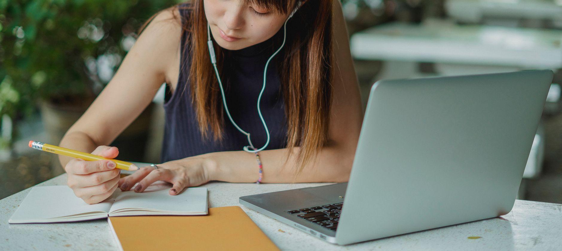 AI Detector Accuracy, Compared: How to Read the Reviews Before You Trust the Score