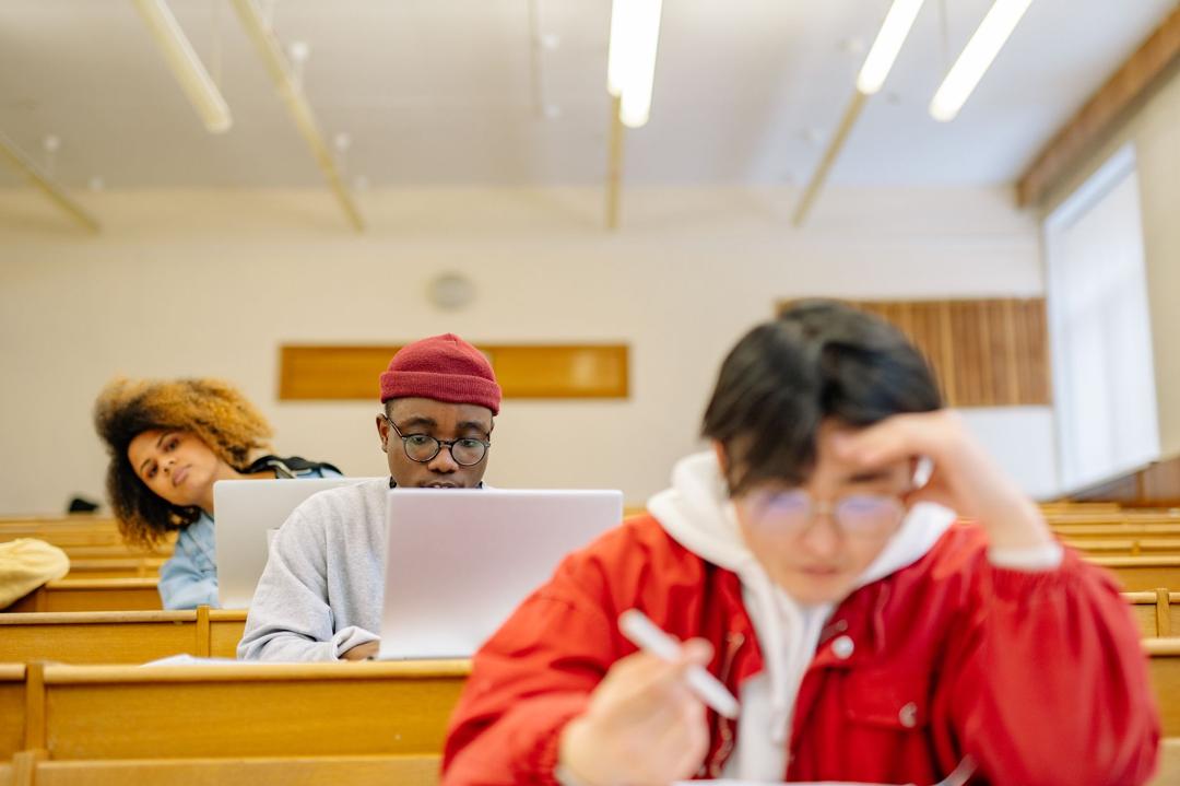 AI Tools in the Classroom: A Practical Guide to Usage, Detection, and Integrity