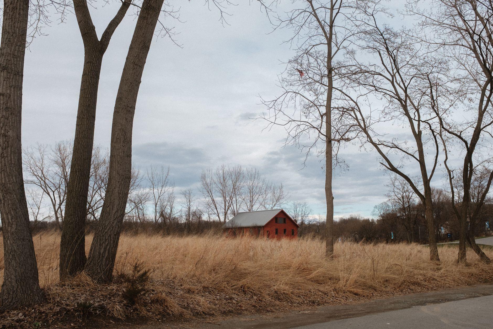 Cumulative Adjectives, Explained: Why "Big Red Barn" Sounds Right and "Red Big Barn" Doesn't